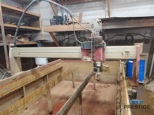 Omax #Maxiem-2030, 79" x 120" travel, 60000 psi, 40 HP, Koolant Chiller, 600 lb. hopper, 2505 hours, 2010 - Image 1