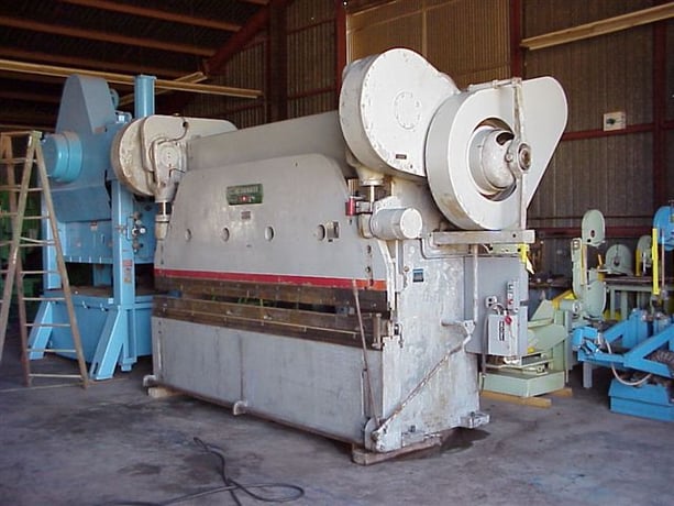 225 Ton, Cincinnati #9, mechanical press brake, 12' overall, 126" between housing, 3" stroke, 8" throat, #2149 - Image 3