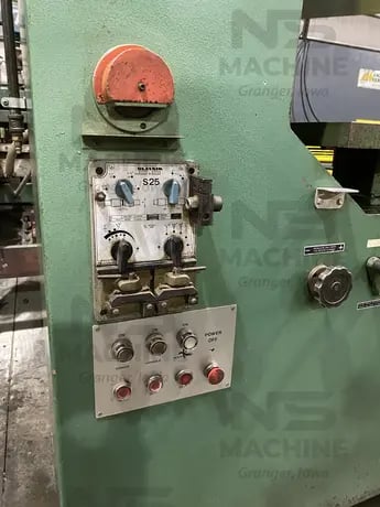 40" Kysor Johnson #KVH-40, vertical bandsaw, hydraulic power tilt table, blade welder, blade grinder - Image 6