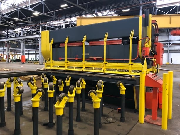 3/4" x 12' Cleveland Steelweld, mechanical shear w/ entry conveyor & jib crane - Image 1