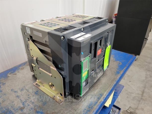 1600 Amps Square D Masterpact Mtz2 16h3 Eo/do Unused Surplus (mtz216h3) 120 Volts AC Control, 24 Volts AC - Image 9
