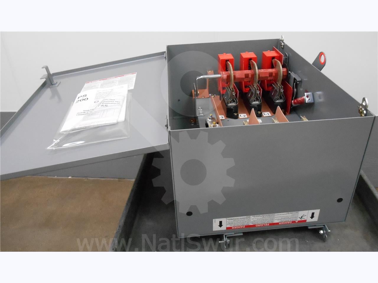 WH I-line Low Voltage Disconnect Switch, 200 Amps Generic Item Number - Image 5
