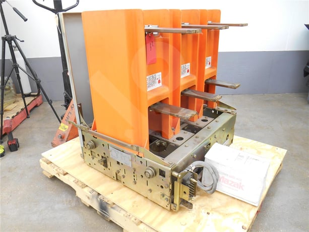 1200 Amps GE Vb1 4.16-350-2 Ml-18 (vb1 4.16-350) Parts Unit, 125 Volts DC Control, 41k Amps Sc, Bottle# 44b1 - Image 9