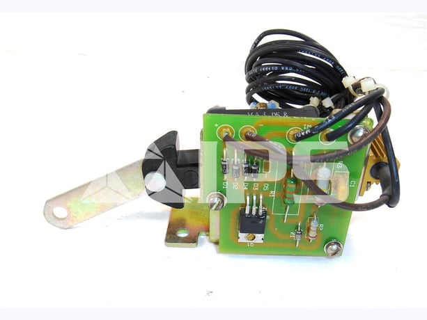 GE 120 Volts AC Remote Close Assembly For Wave Pro / Akr 800-2000 Amps Small Frame - Image 1