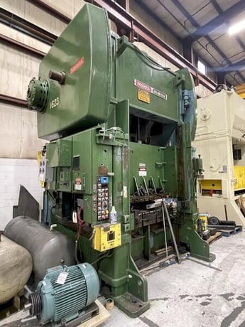 400 Ton, Niagara #BP2-400-72-42, straight side double crank press, 5" stroke, 29" Shut Height, air clutch & - Image 2