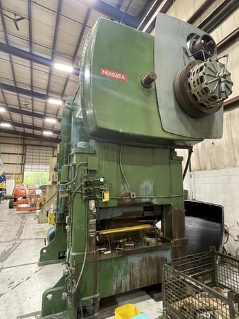 400 Ton, Niagara #BP2-400-72-42, straight side double crank press, 5" stroke, 29" Shut Height, air clutch & - Image 5