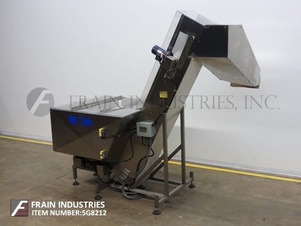 New England #60CFTHE, incline cleated belt feeder with 58" L x 58" W x 39" D Stainless Steel hopper, mounted - Image 1