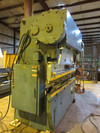 90 Ton, Wysong #90-6, mechanical press brake, 6.5' OA, 8' die rail, power ram adj., air clutch & brake, 1984 - Image 3