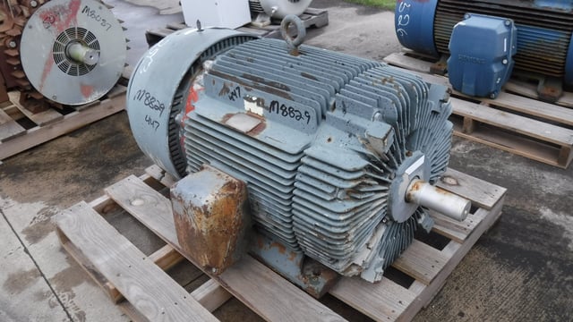 250 HP 3600 RPM General Electric, Frame 447TS, TEFC BB, 2300 Volts - Image 2