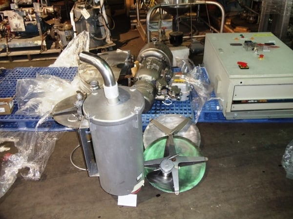 50 cu.ft. Patterson, 304 Stainless Steel twin shell blender, 5 HP, standard feed ports w/covers - Image 3