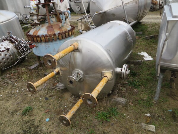 180 gallon Stainless Steel vertical tank, 30" dia. x 5' straight side, dished heads - Image 4