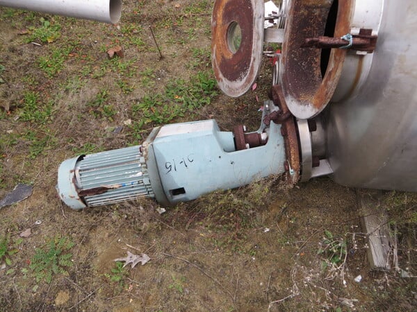 180 gallon Stainless Steel vertical tank, 30" dia. x 5' straight side, dished heads - Image 9