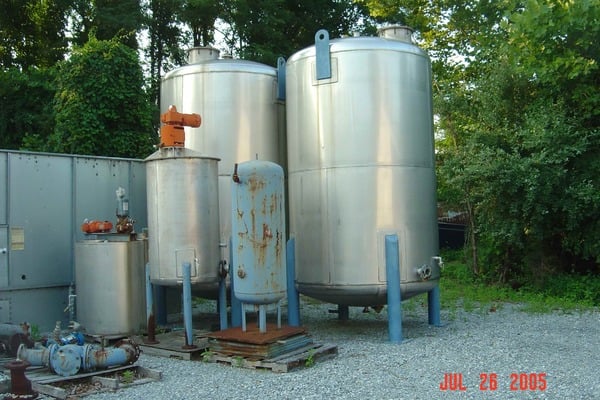 350 gallon Stainless Steel vertical tank, 48" dia. x 48" straight side, flat top & bottom heads - Image 1