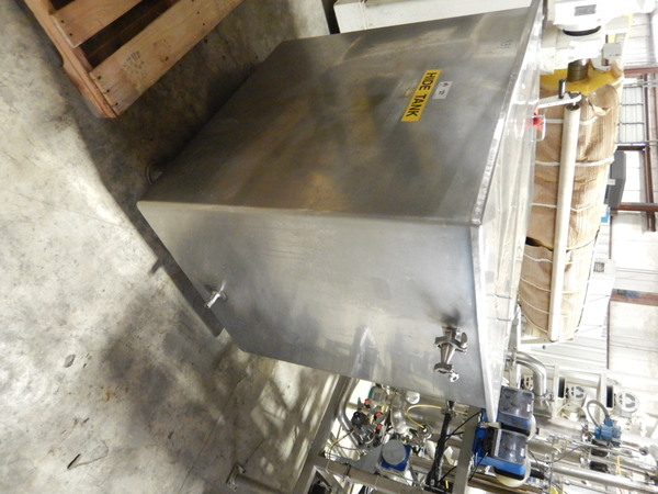 Mueller, rectangular Stainless Steel holding tank - Image 1