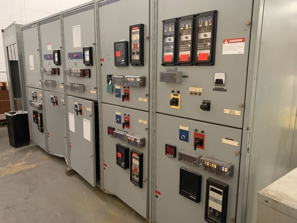 General Electric PowerVac #VB1-13.8-750-3, 15 KV, 1200 amp main with distribution switchgear lineup - Image 1