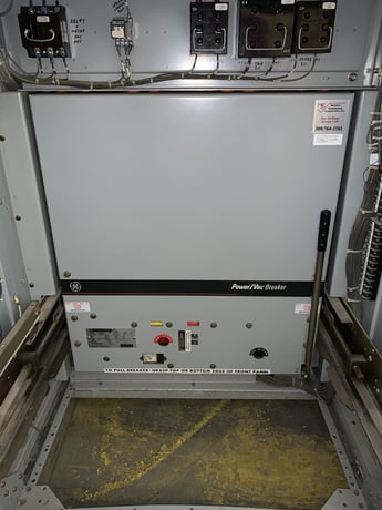 General Electric PowerVac #VB1-13.8-750-3, 15 KV, 1200 amp main with distribution switchgear lineup - Image 2
