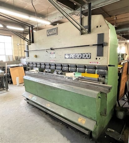 110 Ton, Guifil #PE30-100, hydraulic CNC press brake, 10' overall, 100" between housing, up-acting, Autogauge - Image 2