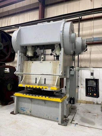 250 Ton, Verson #250-GP2-72, double crank gap press, 8" stroke, 19" Shut Height, air clutch & brake - Image 4