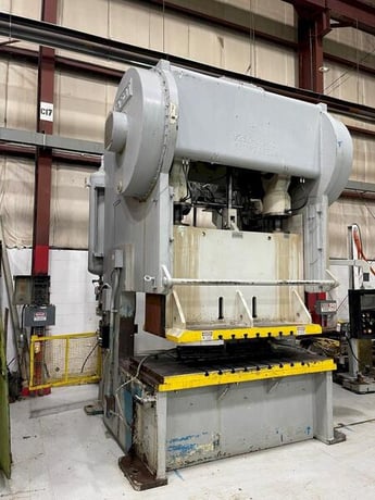 250 Ton, Verson #250-GP2-72, double crank gap press, 8" stroke, 19" Shut Height, air clutch & brake - Image 6