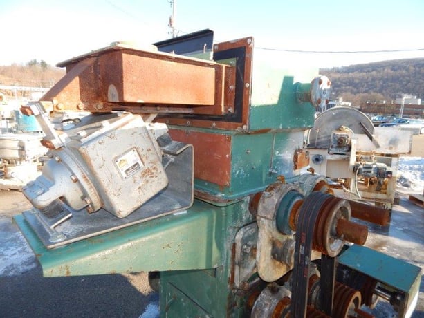 Koppers #9x18, mill, 2 sets of rolls, 10 HP, includes vibratory feeder - Image 3