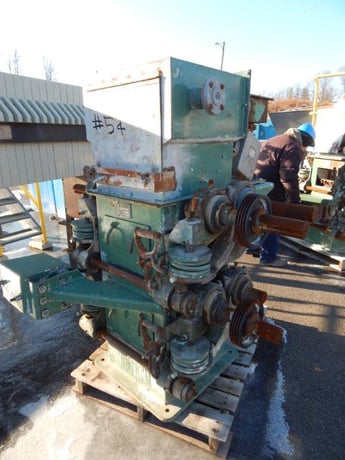 Koppers #9x18, mill, 2 sets of rolls, 10 HP, includes vibratory feeder - Image 6