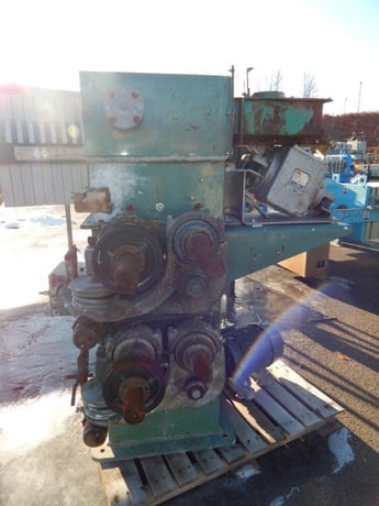 Koppers #9x18, mill, 2 sets of rolls, 10 HP, includes vibratory feeder - Image 7