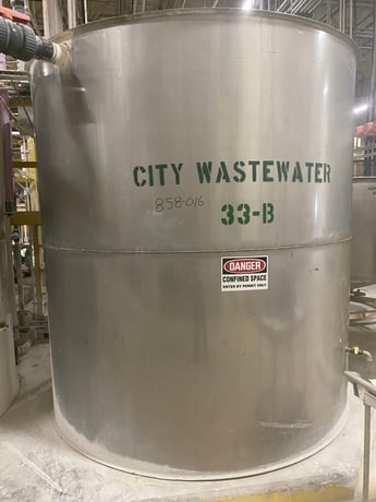 2500 gallon Stainless Steel vertical tank, 90" x 93", open top w/hinged cover, flat bottom - Image 5