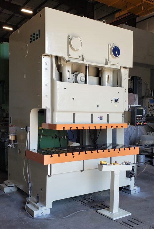 220 Ton, Seyi #SN2-220, 9.1" stroke, 19.7" Shut Height, 4.3" adj, 95.3" x 33.1" bed, 25-45 SPM, air clutch & - Image 1