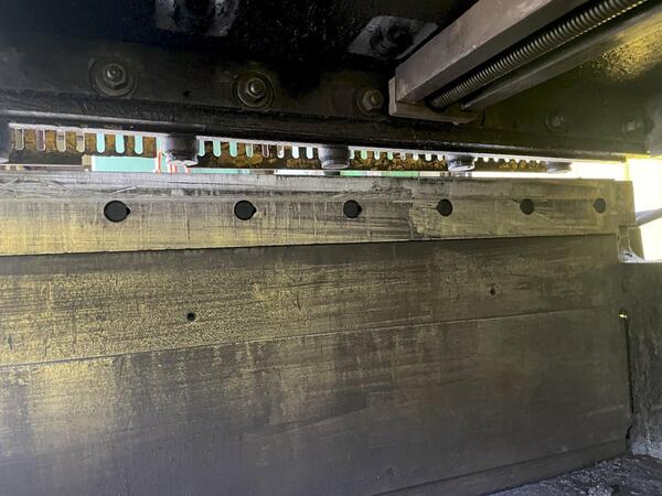 1/2" x 6' Herr Voss #0806, 18" throat, 40 SPM, 7 holddowns, 36" front operated power back gauge, 15 HP - Image 8