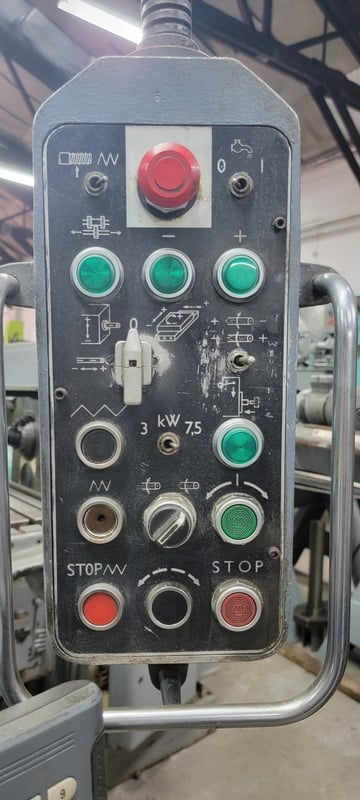 3.5" Tos #W9A, table type horizontal boring mill, 39" x44" built in power rotary table, #40 taper w/PDB, 1981 - Image 7