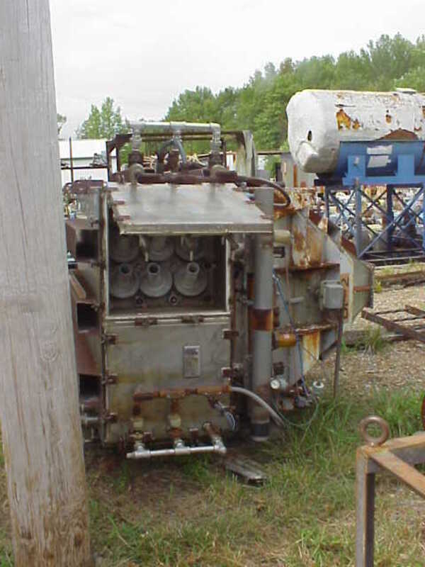 261 acfm Young #H42-18, Stainless Steel pulse jet, vertical mount - Image 3