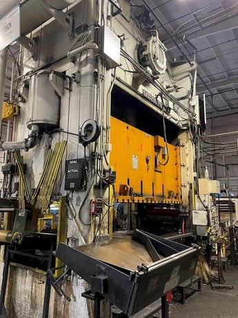 400 Ton, Verson #S2-400-120-60t, straight side double crank mechanical press, 12" stroke, 38" Shut Height - Image 2
