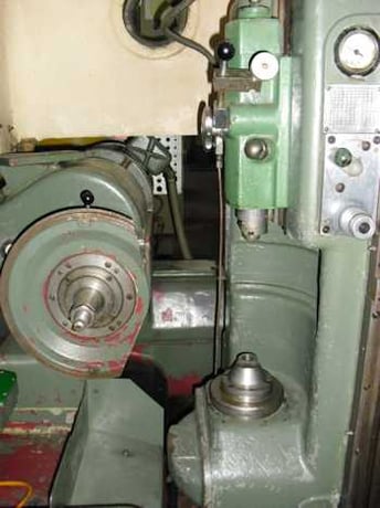 Reishauer #12, gear grinder, crowning, dresser, wheel mounts, power lube, hydraulic unit, coolant tank - Image 4