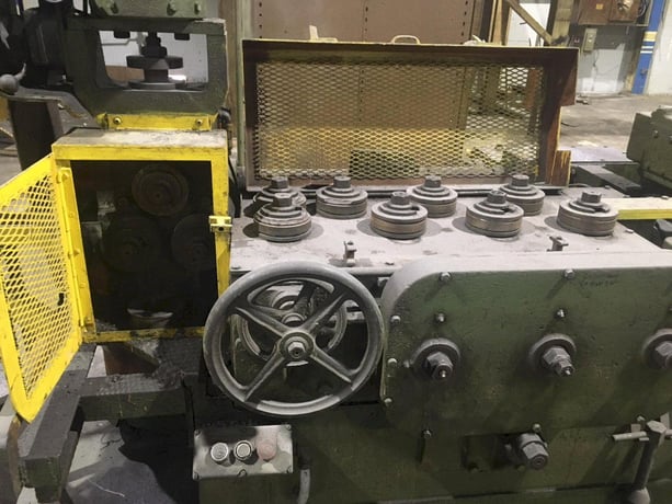 5/8" Lewis #20F Shape Straighten & Cut, 16' lgth, 100-125 FPM, 30 HP, tooling, 1982 - Image 3