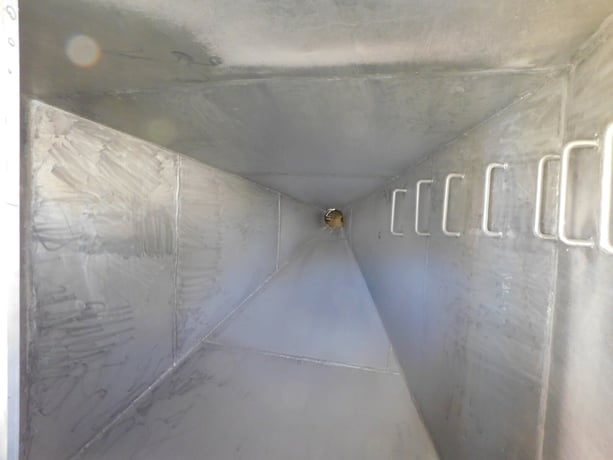 Aluminum hopper, 60" x 96" straight wall, 8" valve, 24" manhole, missing legs - Image 9