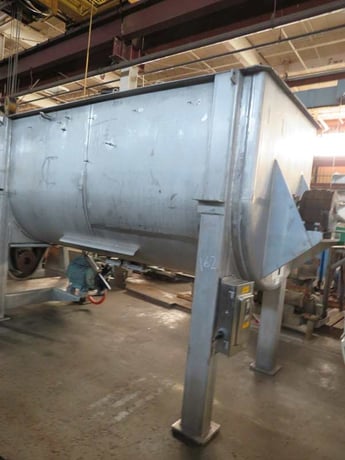 250 cu.ft. Stainless Steel double ribbon blender, non jacketed, chain driven, 75 HP - Image 1