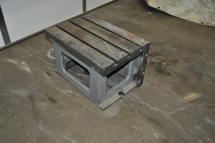Carlton, radial drill table, 25 LR x 17.5 front back x 16 tall - Image 5
