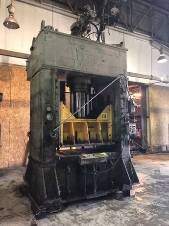 300 Ton, Verson #300-HDI-72T, 26" stroke, 40" daylight, 72" x 48" bed & ram, 960/104/830 IPM - Image 2