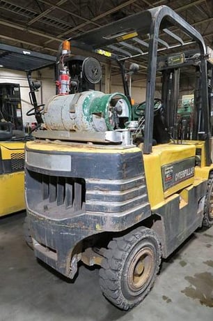 5000 lb. Caterpillar #V50E, propane forklift w/48" Cascade reach fork attachment - Image 3