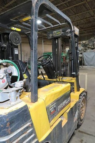 5000 lb. Caterpillar #V50E, propane forklift w/48" Cascade reach fork attachment - Image 4