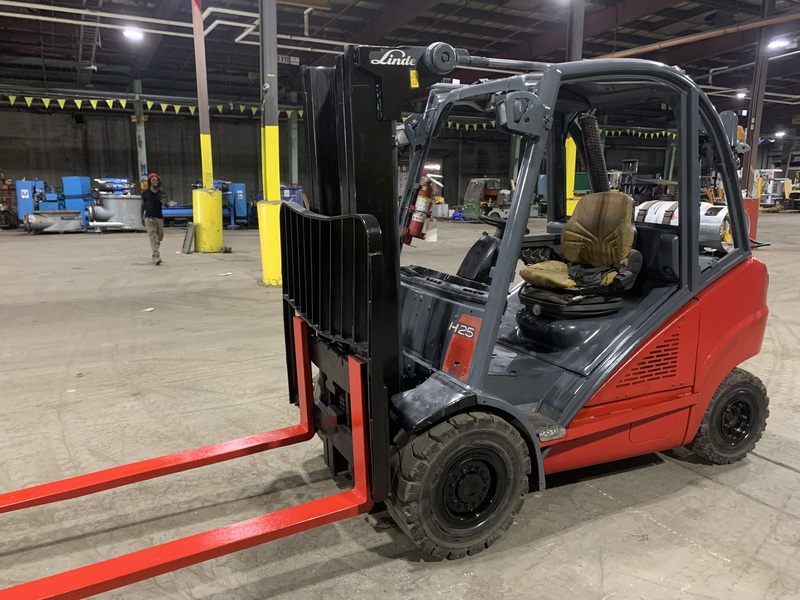 5000 lb. Linde #H25T, propane forklift, 30" forks, 2 stage mast, cushion tires - Image 7