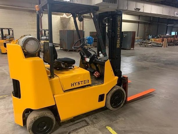 8000 lb. Hyster #S80XLBCS, propane forklift, 42" forks, 10932" lift height, 2 stage mast - Image 1