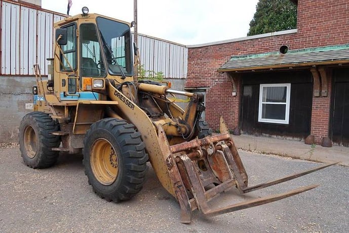 Dresser #512, pay loader, 5' fork attachment, diesel engine, 14646 running hours - Image 3