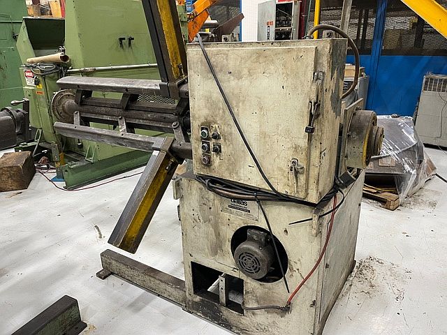 7000 lb. Dallas #06380E, coil reel, 48" width, 48" outside dimension, 3 leaf mandrel, coil keeper arms - Image 1