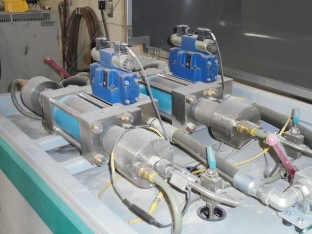 Motoman, K10M, (2) Station Cell Robot, Flow 7x 50 HP Intensifier Pump, 2016 - Image 10