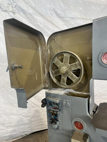 36" x 13" DoAll #3613-1, vertical bandsaw, 16" wheel, 50-5200 FPM, 1-1/2 HP, DBW-1A blade welder - Image 5