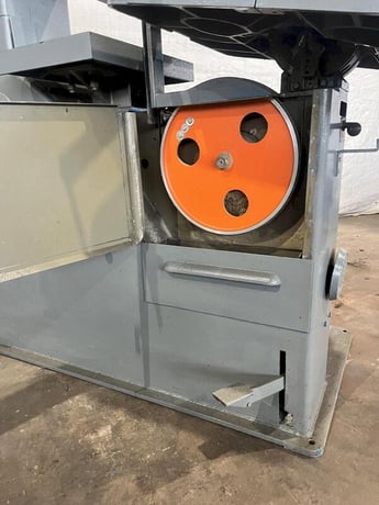 36" x 13" DoAll #3613-1, vertical bandsaw, 16" wheel, 50-5200 FPM, 1-1/2 HP, DBW-1A blade welder - Image 6