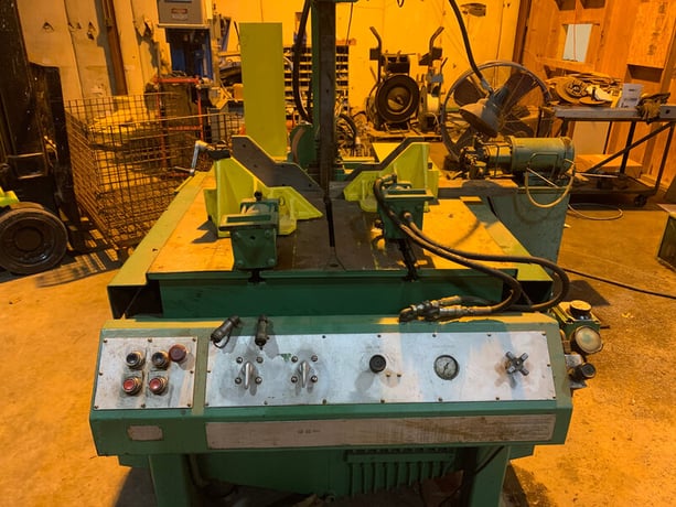 13.2" x 13.2" DoAll #TF-1421H, vertical band saw, 1" x 171" blade, 480 V., 350 RPM, hydraulic vise - Image 4