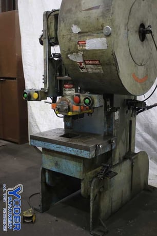 70 Ton, Heim #7, OBI press, 3" stroke, 13" Shut Height, 4" adj., 11" throat, 32" x20" bed, 110 SPM, air - Image 3