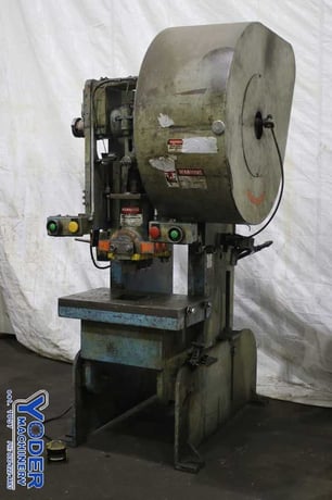 70 Ton, Heim #7, OBI press, 3" stroke, 13" Shut Height, 4" adj., 11" throat, 32" x20" bed, 110 SPM, air - Image 7
